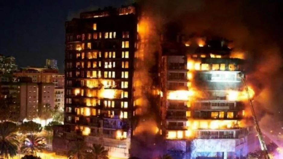 Αναβολή στα ματς των Βαλένθια και Λεβάντε μετά τη φονική πυρκαγιά σε πολυκατοικία