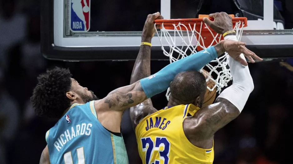 NBA: Ο ΛεΜπρόν έκανε πόστερ τον Ρίτσαρντς στην κορυφή του Top-10