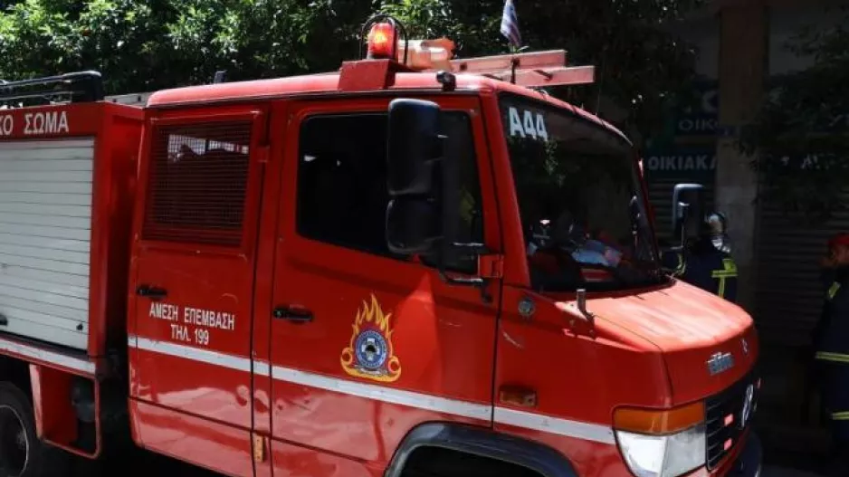 Θρίλερ στους Αγίους Θεοδώρους Κορινθίας - 40χρονη βρέθηκε νεκρή κοντά στο σπίτι της που καιγόταν