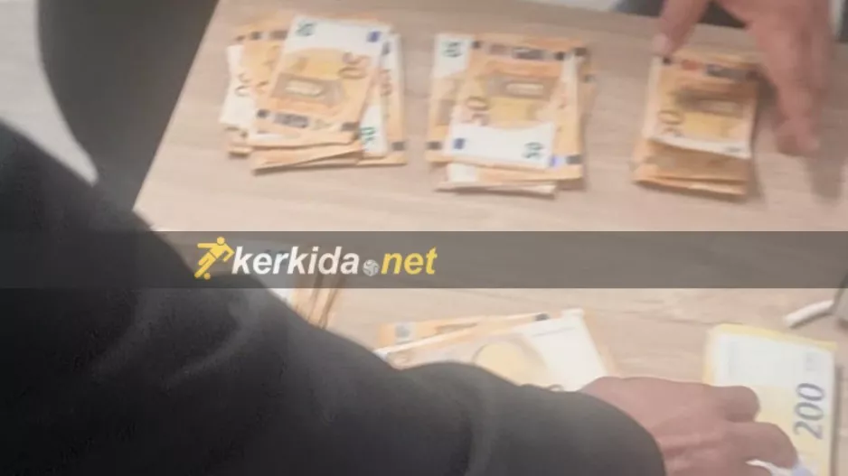 CASH στα... αποδυτήρια (ΦΩΤΟ)!
