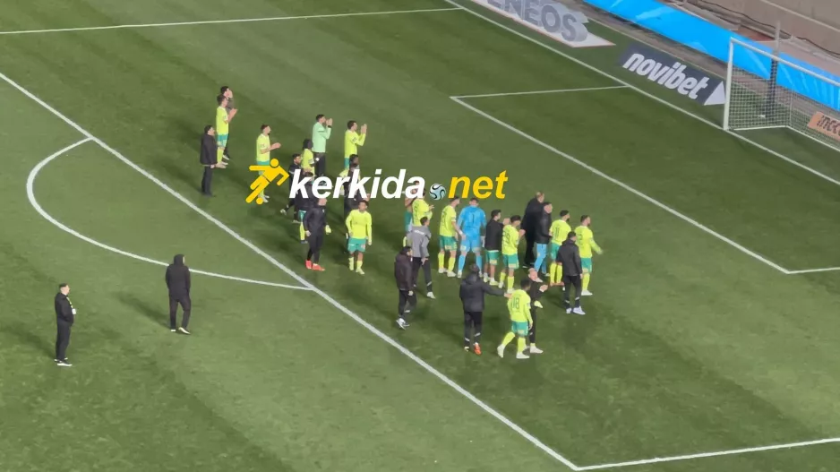 Χειροκρότημα στο πέταλο με τους... πενήντα (βίντεο)