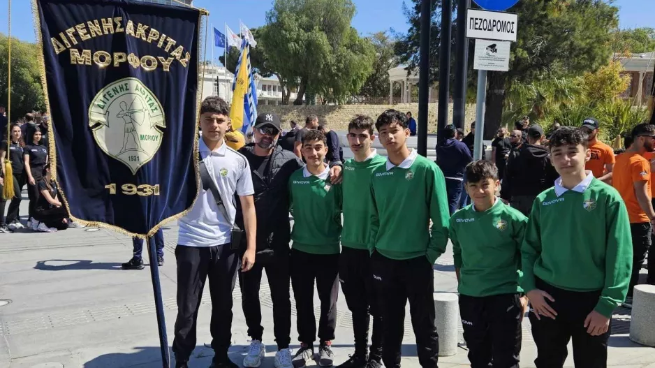 Παρέλασαν με το λάβαρο που μεταφέρθηκε από τη Μόρφου!