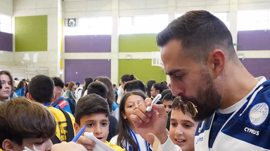 Τους γέμισαν αυτόγραφα! 