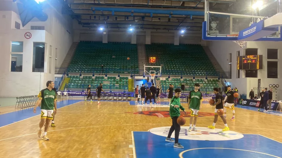 Το ζέσταμα των δύο φιναλιστ (βίντεο)