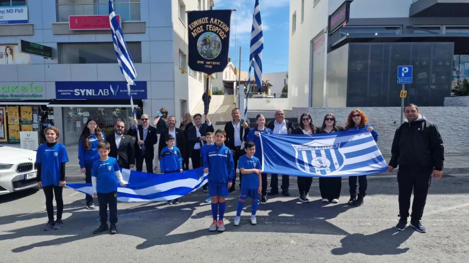 EΘΝΙΚΑΡΑ στην παρέλαση