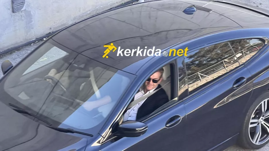 (ΦΩΤΟΣ Kerkida) Άφιξη Παπασταύρου με χαμόγελο