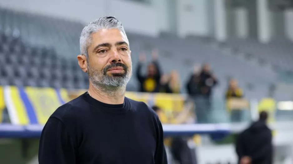 ΑΕΛ/Χωρίς "2" με Απόλλωνα (Μέσα ο Ντε Λούκας)