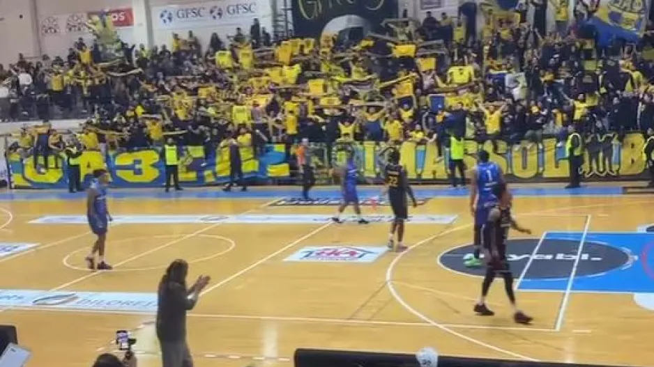 (ΒΙΝΤΕΟ) Καυτή... ατμόσφαιρα από ΑΕΛίστες