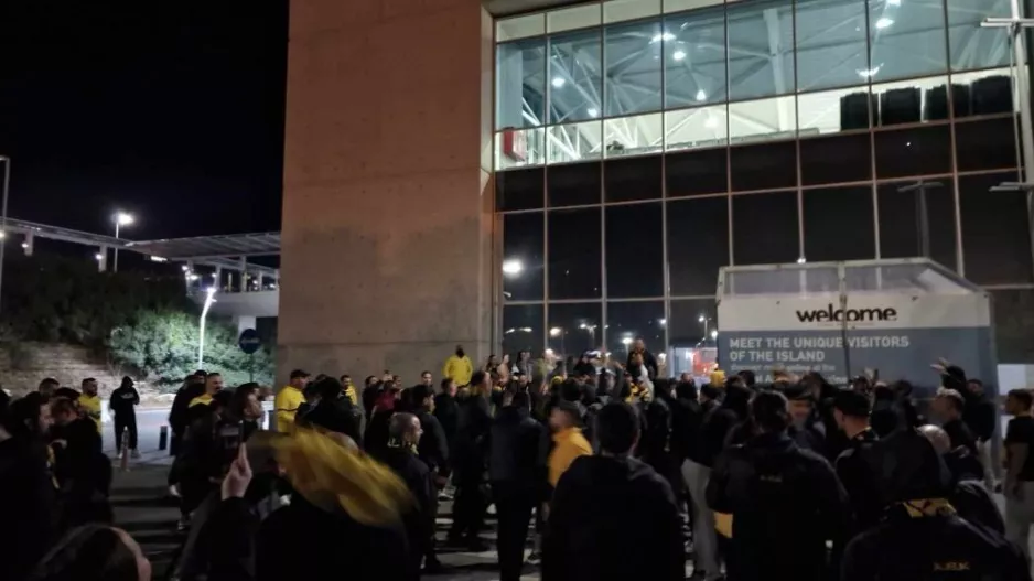 Βίντεο kerkida/Πανικός... στο αεροδρόμιο για την ΑΕΚ