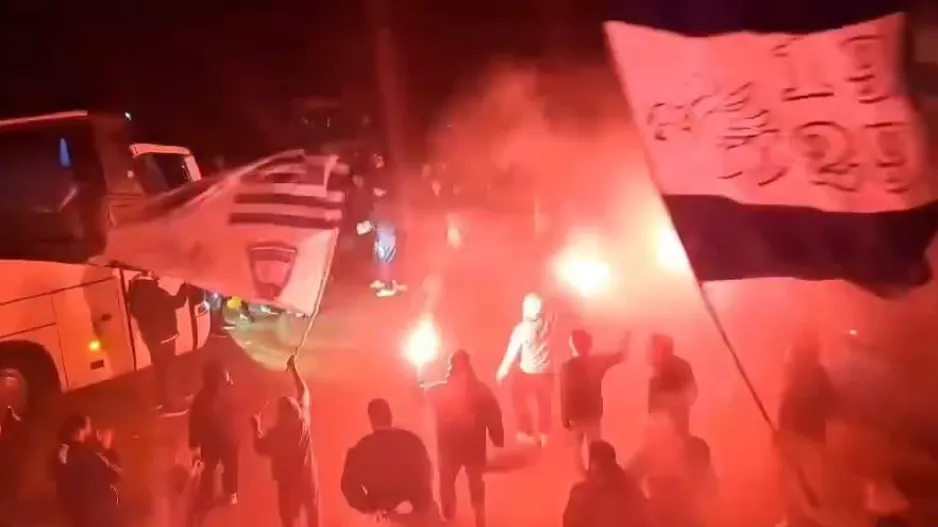 (BINTEO) Χαμός στην Αραδίππου κατά την άφιξη της αποστολής!