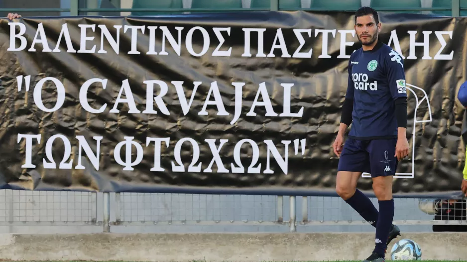 Παστελλής με... "Καρβαχάλ" στο φόντο!
