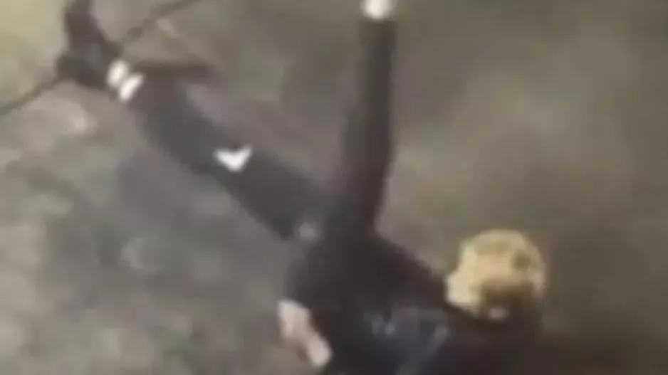 Κι όμως... γυναίκα κάνει γιόγκα πριν κάνει διάρρηξη σε φούρνο (βίντεο)