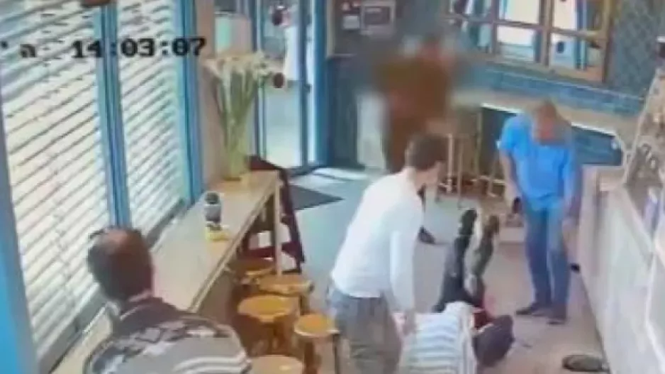 Ένας άνδρας τραυματίστηκε σοβαρά σε επίθεση με μαχαίρι στο Ισραήλ 