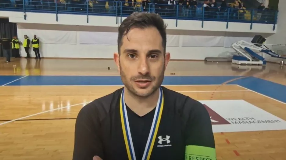 "Αυτά όλα που ζω δεν τα περίμενα ποτέ μου/ Όλα τα τρόπαια στον κόσμο της ΑΕΛ" (Βίντεο)