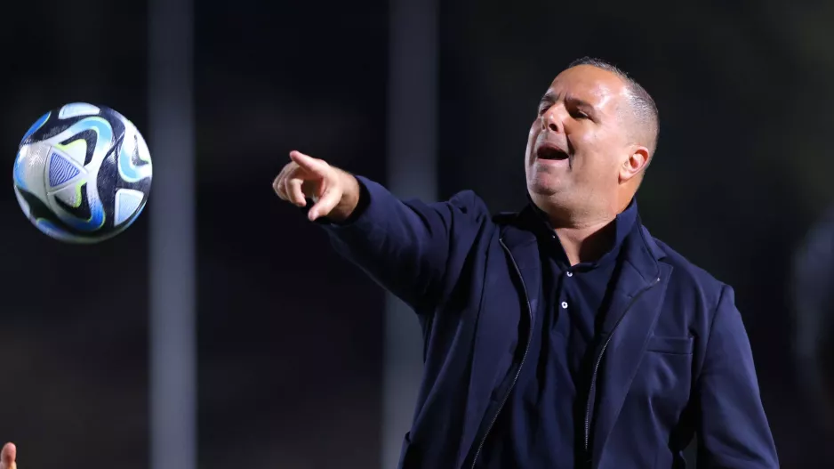 Ο Μπεν Σιμόν κόντρα στην Ανόρθωση 