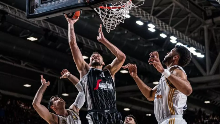 Η Ρεάλ καθάρισε τη Βίρτους και... έκανε δώρο σε Ολυμπιακό και ΠΑΟ