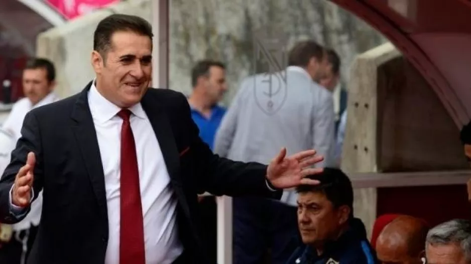 Απολύθηκε ο Μεδίνα, στην θέση του ο Σαντοβάλ 