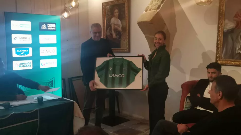 ΚΛΙΚΣ... απ' το "μαυροπράσινο" δείπνο