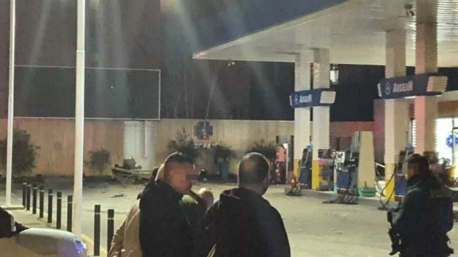 Ισχυρή έκρηξη σε χώρο στάθμευσης δίπλα από βενζινάδικο