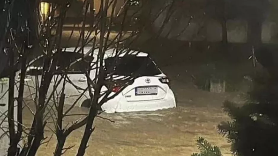 Άνοιξαν οι ουρανοί σε Πιερία και Τρίκαλα: Πλημμύρισαν σπίτια, απεγκλωβισμοί από την Πυροσβεστική