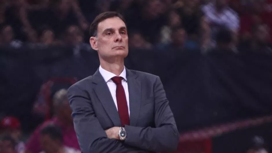 Επεισόδιο Μπαρτζώκα με Μπαένα και αποβολή για τον προπονητή του Ολυμπιακού!