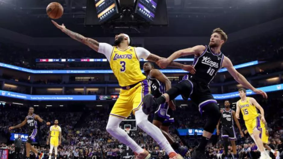 Με triple double του Σαμπόνις οι Κινγκς «λύγισαν» τους Λέικερς