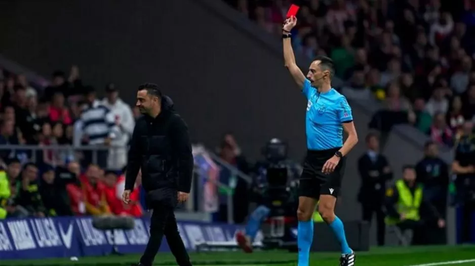 Τρίτη κόκκινη κάρτα για τον Τσάβι ως προπονητής, όσες και ως παίκτης