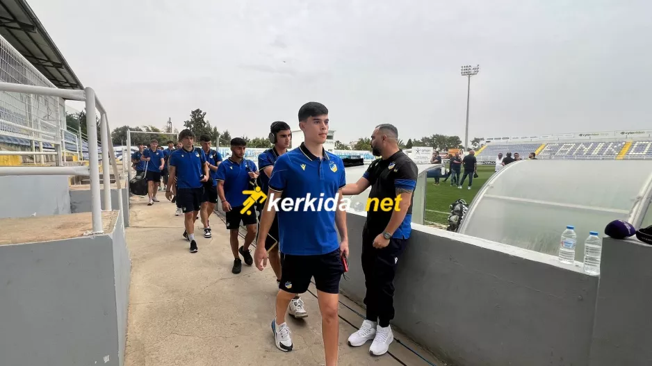 Η άφιξη του ΑΠΟΕΛ στο Δασάκι (φώτος kerkida) 