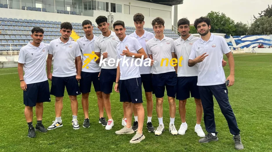 Πόζα στο kerkida οι βυσσινί... γεμάτοι χαμόγελα! (Φώτος Kerkida)