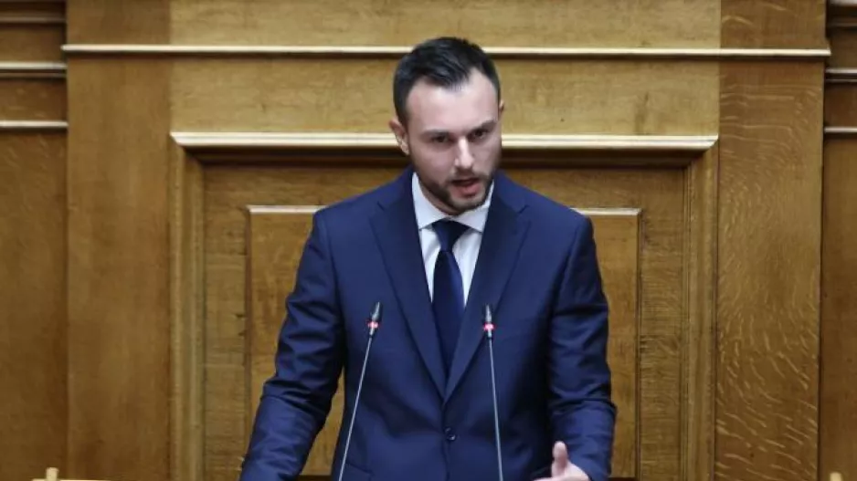 Αδιανόητος διάλογος στη Βουλή πριν τις μπουνιές Φλώρου σε Γραμμένο