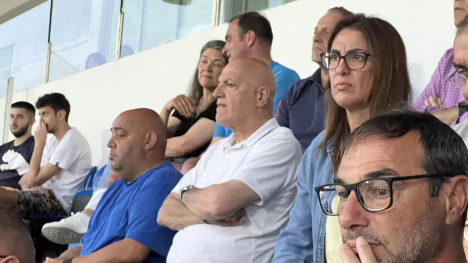 Παρουσία Γιάννη...