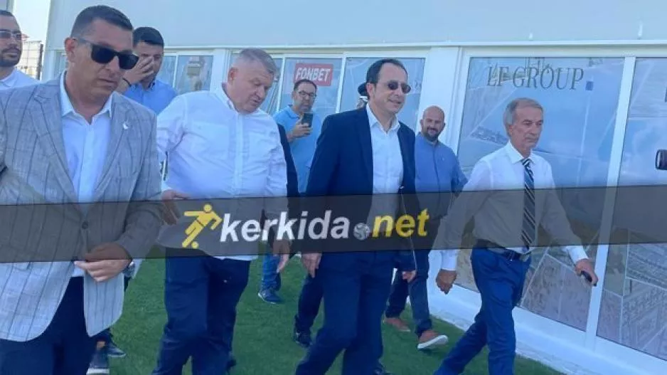 ΟΛΟΙ χαρούμενοι!