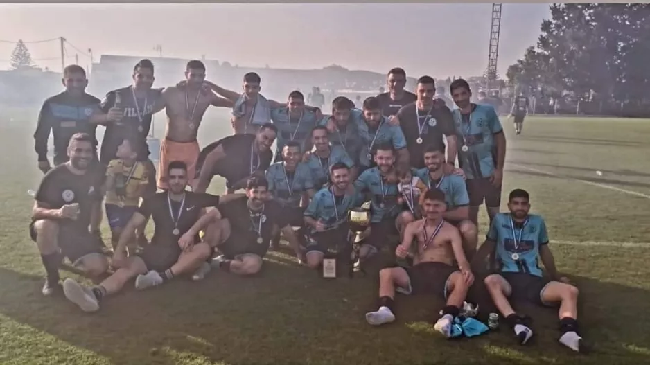 Φώτος με το πρώτο τρόπαιο στην ιστορία τους