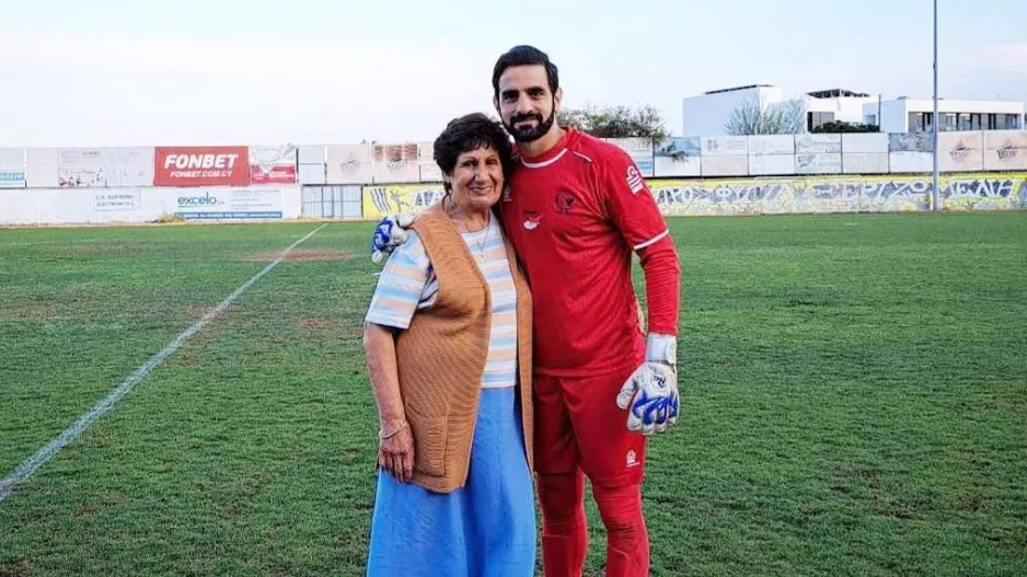 “Η κυρία αυτή κατηφόρισε γήπεδο, να δει το γιο της για πρώτη φορά να αγωνίζεται..” 