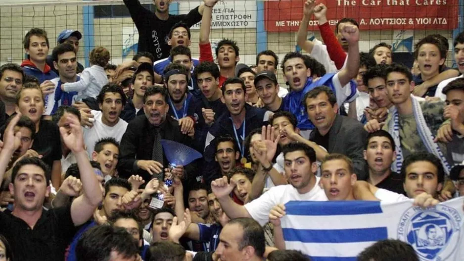 ΘΥΡΑ 5/"Mέσα στο ΣΠΙΤΙ ΜΑΣ το κύπελλο το παίρνουμε ΕΜΕΙΣ!"