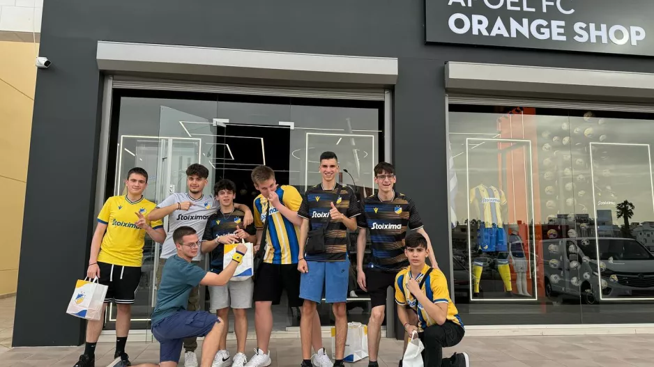 Orange shop/Μαθητές από Ελλάδα