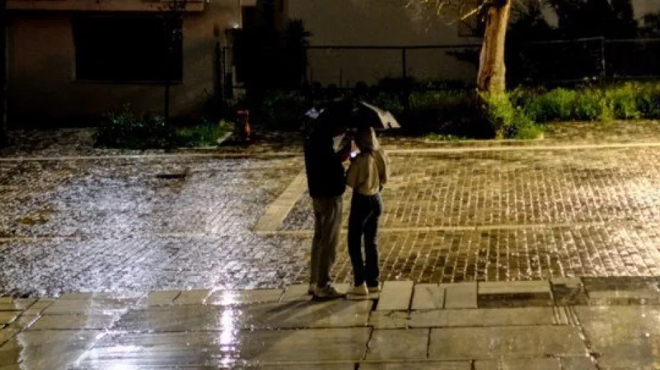  Άνοιξαν οι ουρανοί στην Αθήνα - Ισχυρές καταιγίδες στο Πήλιο 