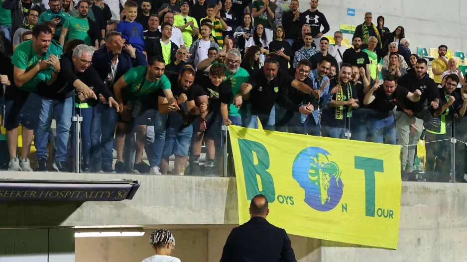 Ο τρόπος που κοιτούν τον Μπεν Σιμόν... 
