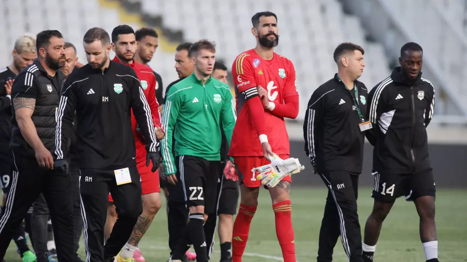 Θέλει να... απαντήσει 
