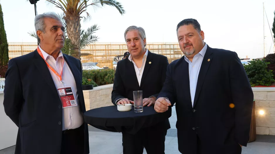 Τριάδα...