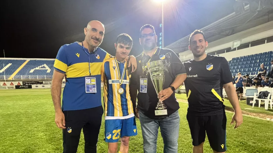 Περήφανο το σταφ της Ακαδημίας
