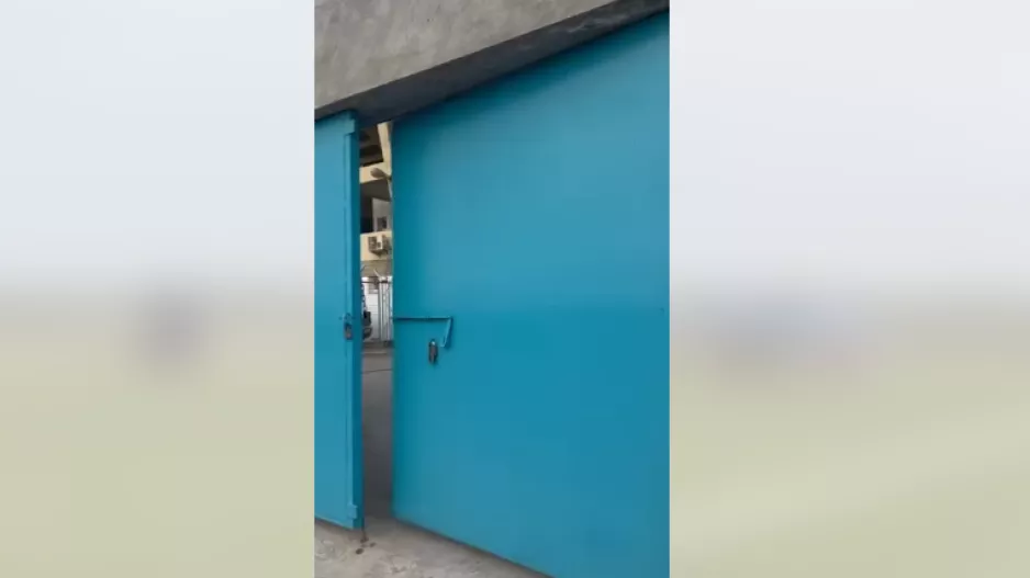 Η πόρτα έκλεισε 