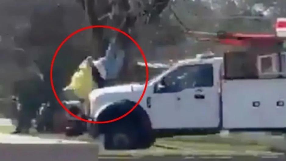 (Βίντεο) Η στιγμή που κλέφτης αυτοκινήτου παρασύρει και σκοτώνει πολίτη που προσπάθησε να τον σταματήσει