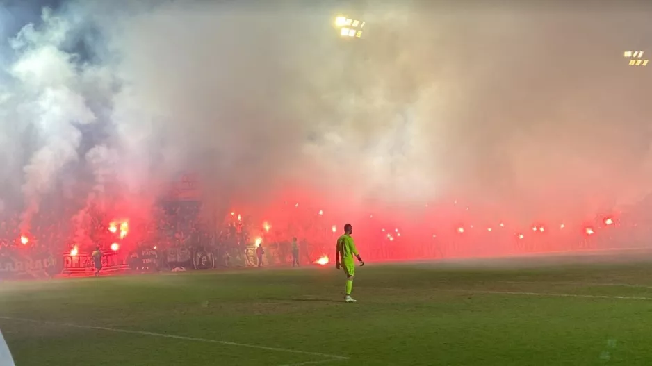 (ΒΙΝΤΕΟ) Χαμός και... "χρώμα" στο γκολ της ισοφάρισης  
