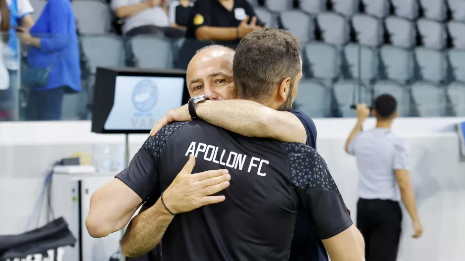 Τον αγκάλιασε θερμά... 