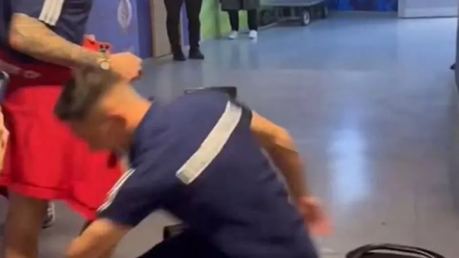 Το ζεϊμπέκικο του Αλεξανδρόπουλου μέσα στα αποδυτήρια (βίντεο)