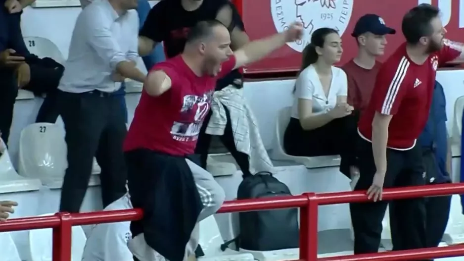Ολυμπιακός - Μίλαν: Οι φίλοι των Πειραιωτών στο "Μερκούρη" γιόρτασαν για τα ιστορικά γκολ στον τελικό του Youth League