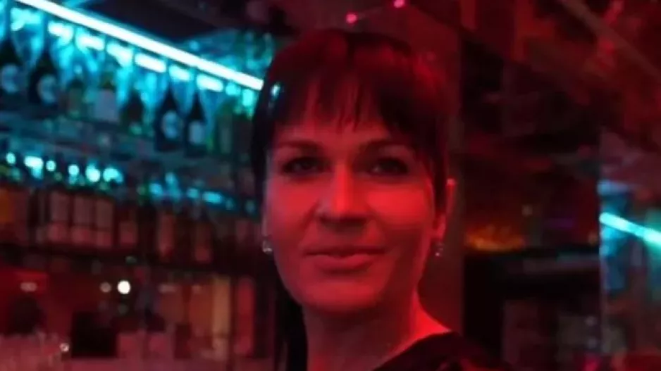 Απέλυσαν την «ΠΑΜ» από το viral μπαράκι - Όλο το παρασκήνιο