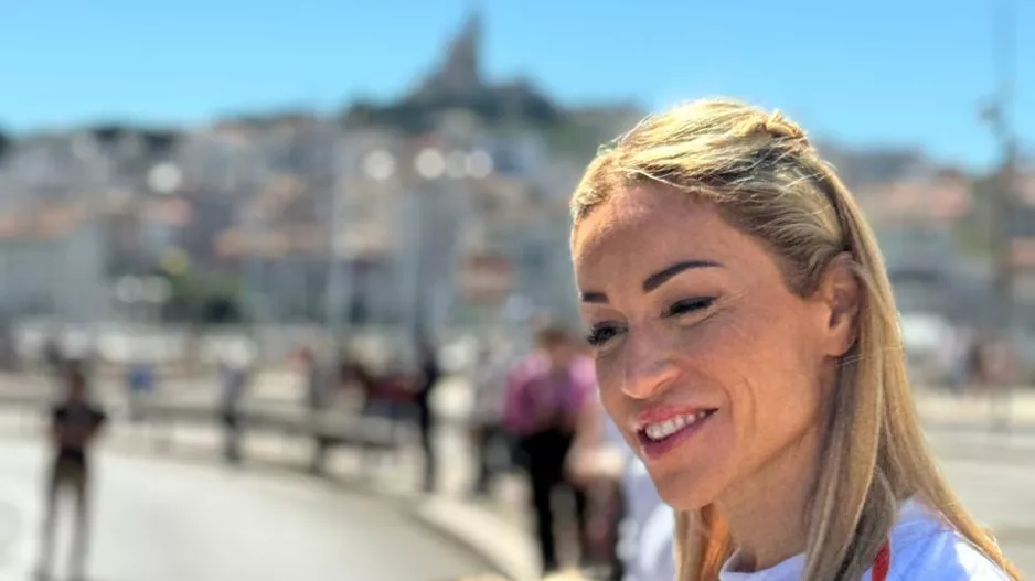 Η Καρολίνα Πελενδρίτου εκπροσώπησε την Κύπρο στην πρώτη ημέρα Λαμπαδηδρομίας στη Γαλλία