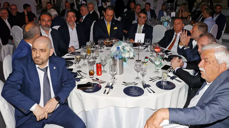 Γεμάτο... τραπέζι/ΑΠΟΕΛ